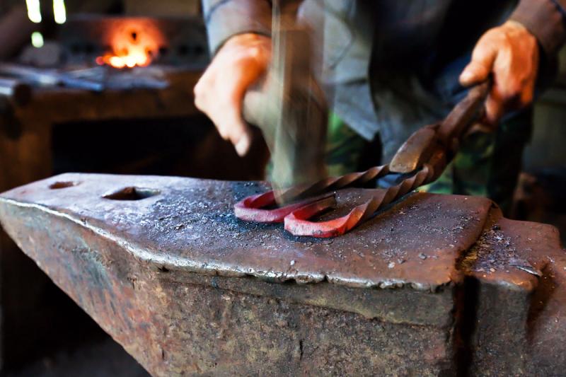 La Storia e l'Arte del Ferro Battuto: Tradizione e Tecniche di un Mestiere Antico - Ferrari 